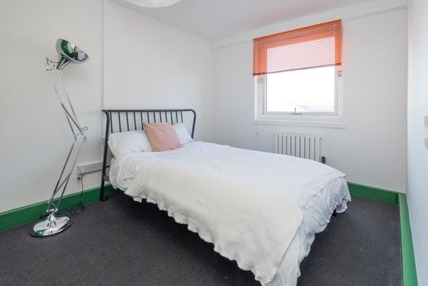 3 Bed Flat, Harold House, E2 - Photo 1