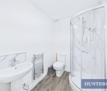 2 bedroom Flat To Let - Photo 3