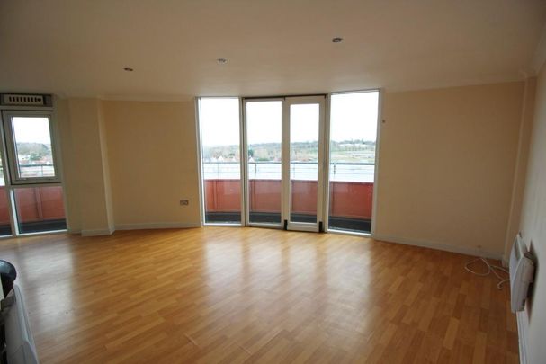 2 bedroom penthouse to rent - Photo 1