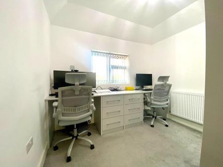 5 bedroom semi-detached house to rent - Photo 2