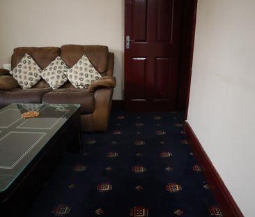 4 bedroom flat to rent - Photo 1