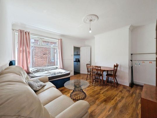 3 bedroom flat to rent - Photo 1