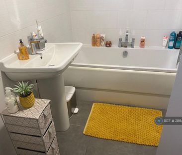 3 bedroom terraced house to rent - Photo 3