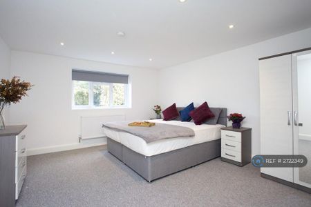 1 bedroom in a house share to rent - Photo 4