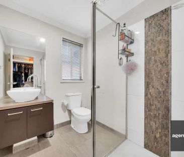 “Stunning Family Home in Tarneit VIC!” - Photo 5