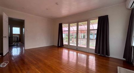 Quiet Street Gem - Photo 4