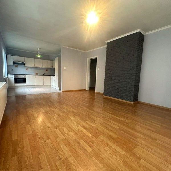 Appartement met twee slaapkamers en garage op rustige ligging te Assebroek! - Photo 1