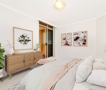 Elegant Waterfront Living in the Prestigious Anchorage, Balmain Shores - Photo 2