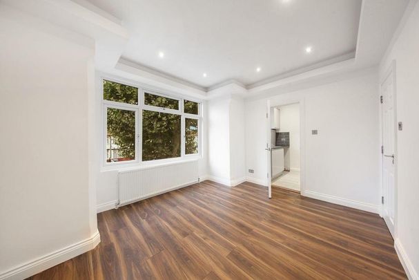 3 bedroom flat to rent - Photo 1