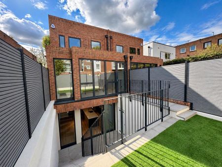 4 bedroom semi-detached house to rent - Photo 4