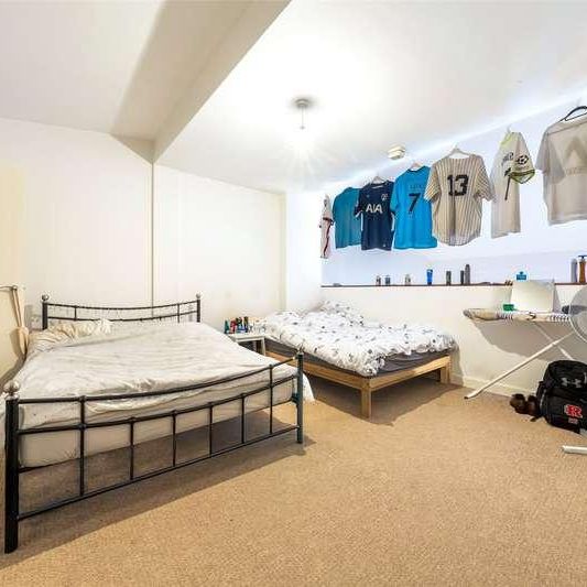 The Vista Building, Calderwood Street, Woolwich, London, SE18 - Photo 1