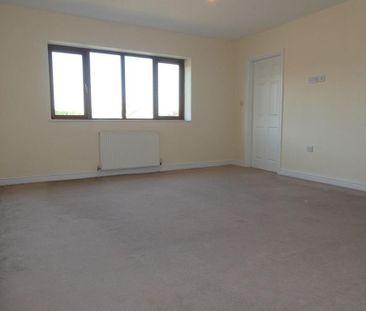4 bedroom detached house to rent - Photo 3