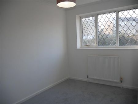 3 bedroom terraced house to rent - Photo 3