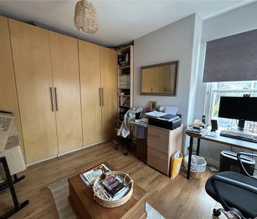 4 bedroom end of terrace house to rent - Photo 4