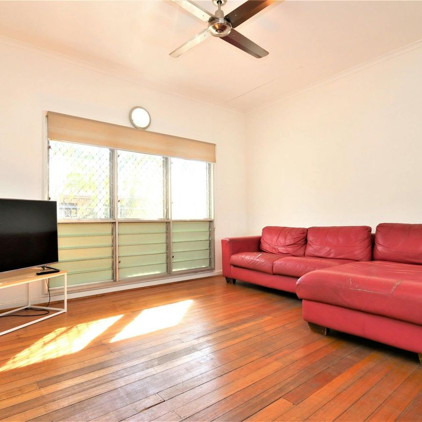 Elevated Living in a Quiet Street – Partly Furnished & Close to CBD - Photo 1