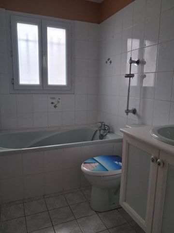 Location Maison 3 pièces 55m² SAINTES 17100 - Photo 4