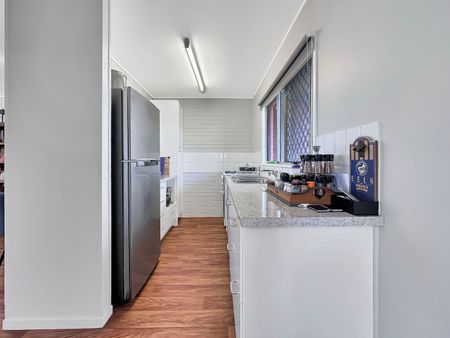 TWO BEDROOM UNIT IN SOUTH MACKAY - Photo 5