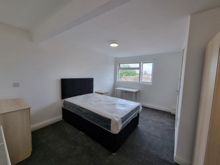 2 Bed Student Accommodation - Photo 3