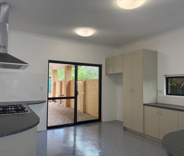 South Perth - Photo 4