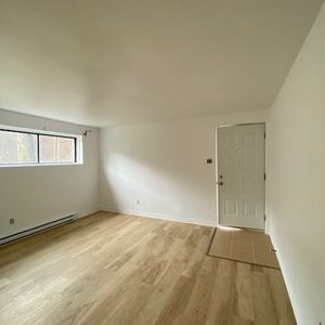 Très Beau 3 1/2 Complètement Rénové - Photo 2