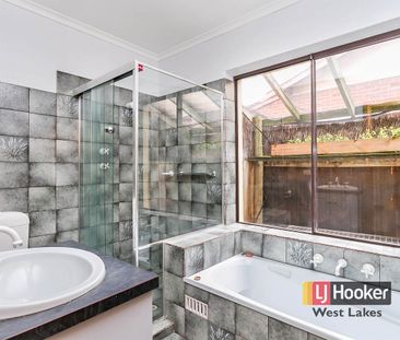 Spacious Character Home with Classic Charm in Sefton Park - Photo 2