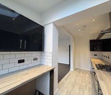 4 bedroom semi-detached house to rent - Photo 3