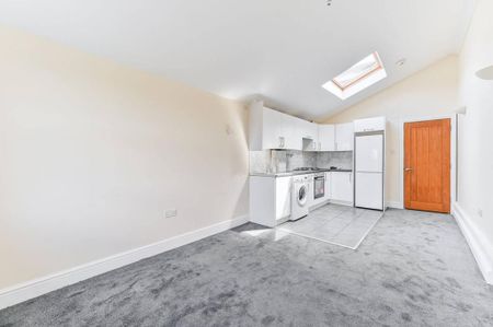 3 bedroom flat to rent - Photo 5