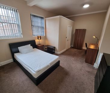 4 Bed Student Accommodation - Photo 3