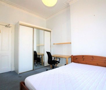3 bedroom apartment to rent - Photo 4