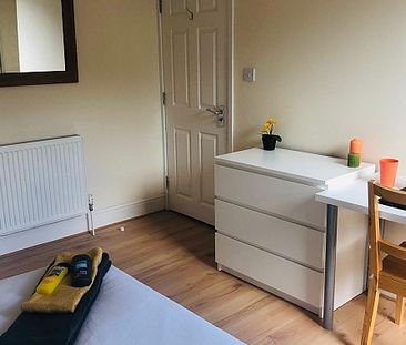 Magnificent 5 Bed House with 2 bathrooms - Photo 5