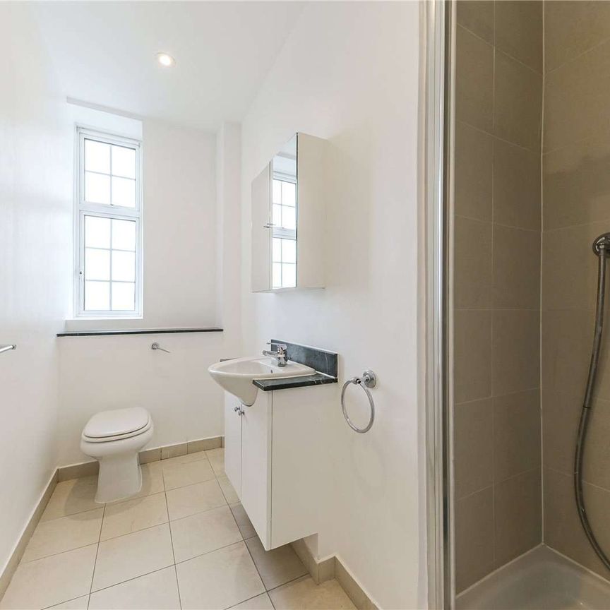 Spacious three bedroom apartment in the heart of St. John's Wood - Photo 1