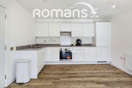 Estienne House, Chieftain Road, Chertsey, KT16 - Photo 5