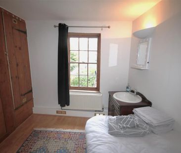 2 bedroom end of terrace house to rent - Photo 3