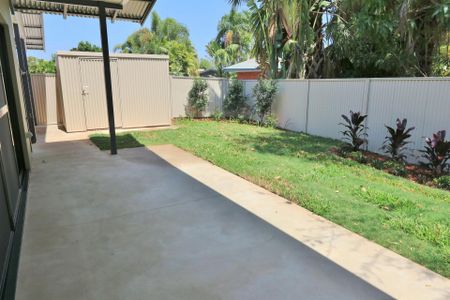 1st Class Duplex Living – Modern 2 Bedroom, 2 Bathroom Home - Photo 5