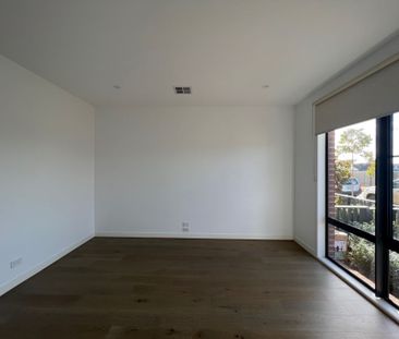 THREE BEDROOM TOWNHOUSE - Photo 6