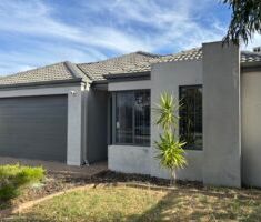 Spacious Family Living in a Prime Butler Location! - Photo 3