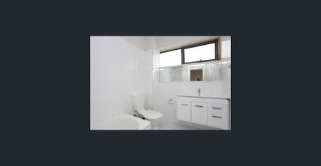 Size, sophistication & location! - Photo 4