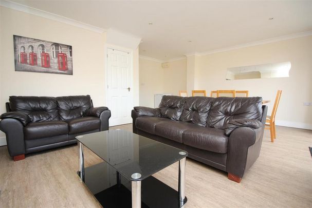 4 bedroom semi-detached house to rent - Photo 1