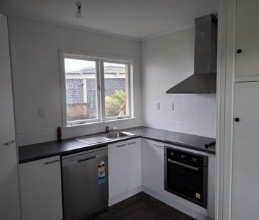 Located in the heart of Ngāruawāhia, this spacious four-bedroom, on... - Photo 6