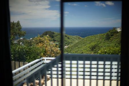 Great sea view, sunny, private, nice suburb - Photo 4