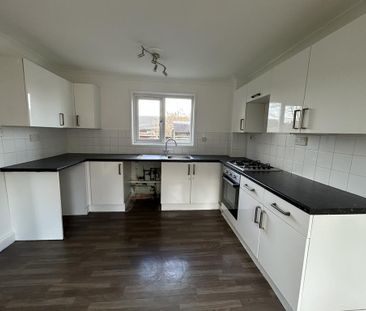 3 bedroom terraced house to rent - Photo 2