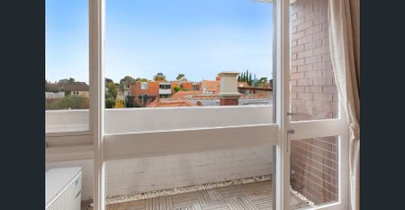 Top floor modern gem! - Photo 3