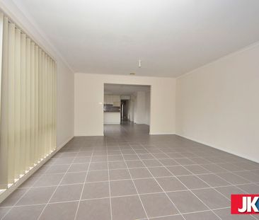 141 Rose Grange Boulevard, Tarneit, Vic 3029 - Photo 3