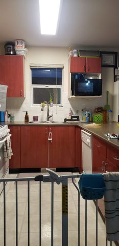 $4,200 / 3br – 1658ft2 – 3 beds 3baths Executive townhouse in Cariboo Heights (QC20) (Burnaby) - Photo 2