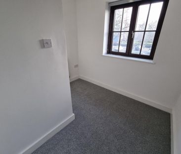 High Street - Photo 3