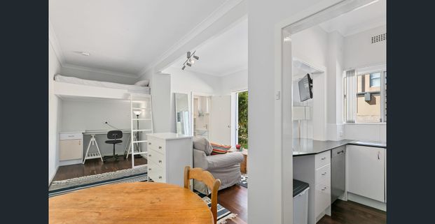 Fully-furnished Studio in Cottesloe - Photo 1