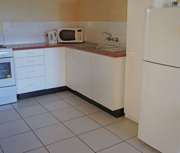 FULLY FURNISHED 2 BEDROOM UNIT - SARINA BEACH - Photo 3