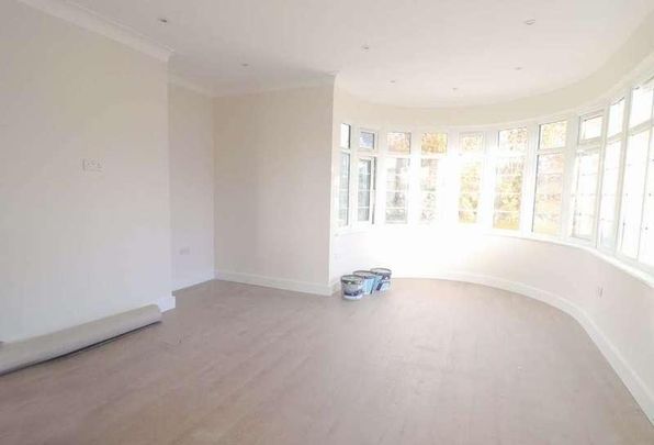 Edgware Court, Edgware, HA8 - Photo 1