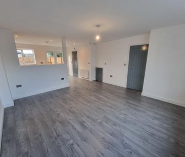 3 bedroom mews to rent - Photo 2