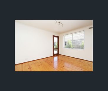 Stylishly home in prime Mill Park location - Photo 4